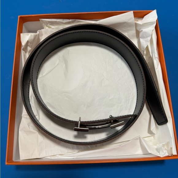 Hermes Women’s Reversible belt. Size 80. Excellent Condition. main image 10